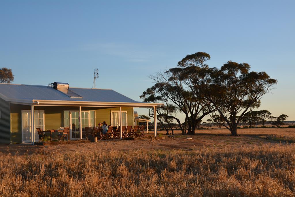 Mary'S Farm Cottages Kukerin Extérieur photo