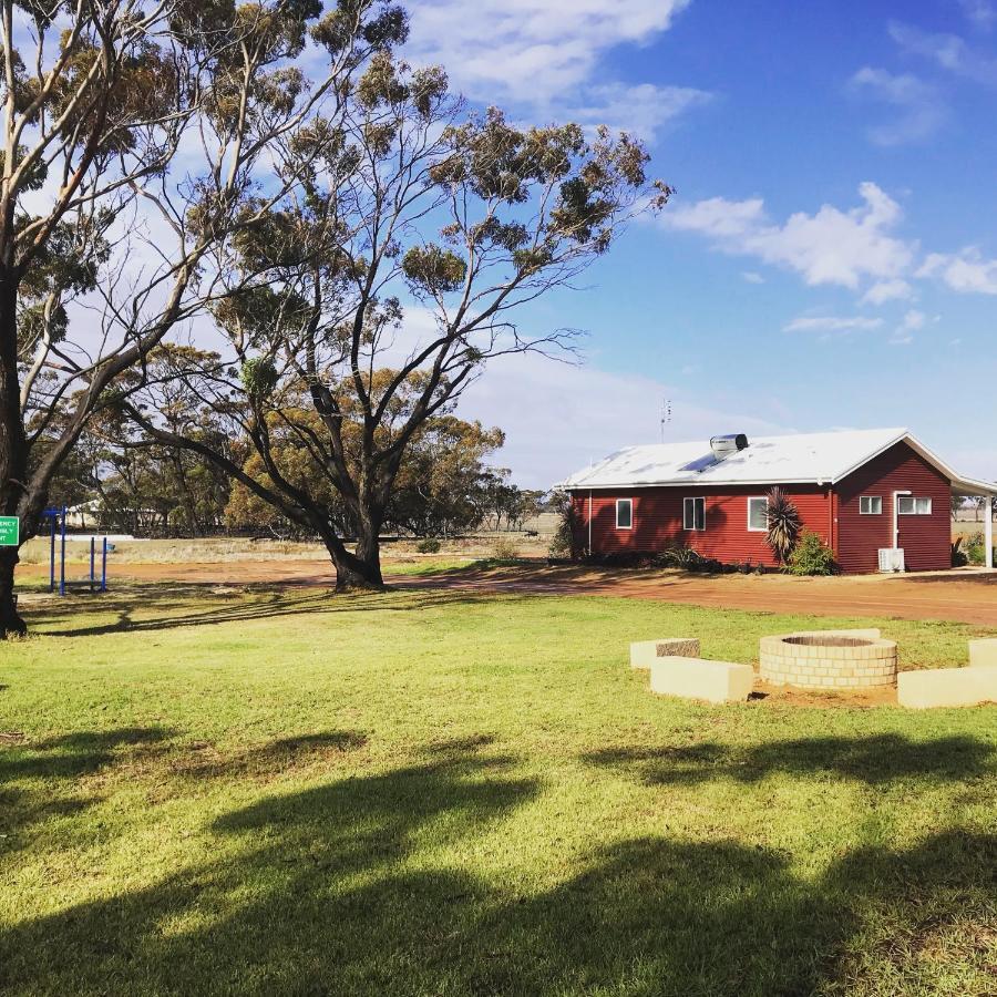 Mary'S Farm Cottages Kukerin Extérieur photo